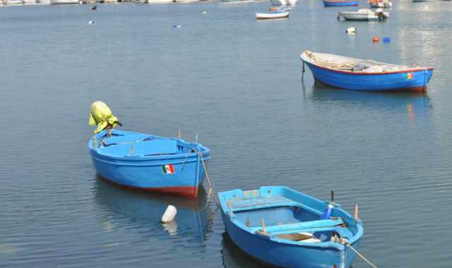 Monopoli, per tutto il mese una giornata sui gozzi nelle acque del vecchio porto